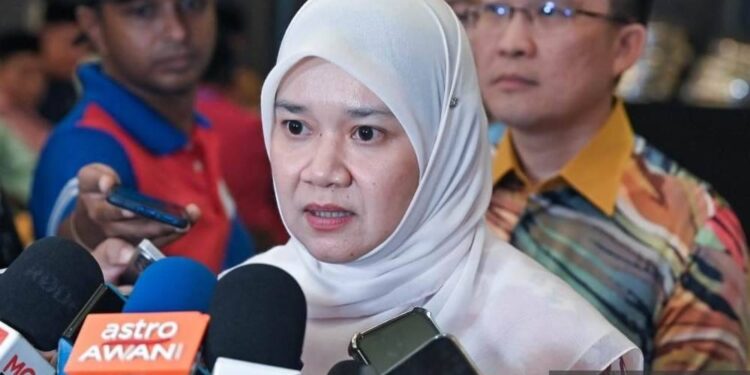 KPM komited selesai isu guru ‘duka lara’ – Fadhlina