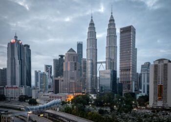 Ekonomi Malaysia dijangka berkembang 4.8 peratus, ringgit RM3.80 sedolar