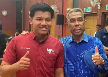 Saya hanya sentuh pipinya sahaja-Azhar