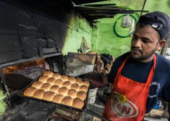 Hiap Joo Bakery kekal guna ketuhar kayu api selepas lebih 100 tahun