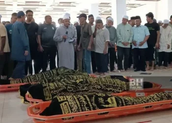 Suasana pilu kebumi empat sekeluarga kemalangan