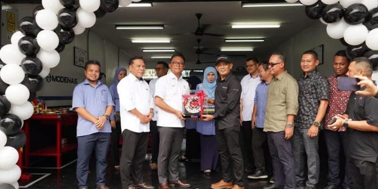 GIATMARA, MODENAS lancar pusat servis motosikal elektrik pertama di Kelantan