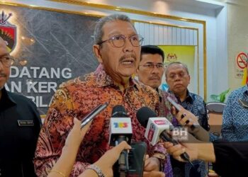 `Jangan terbabit dalam politik, pakai lambang parti’ – Amaran kepada penjawat awam