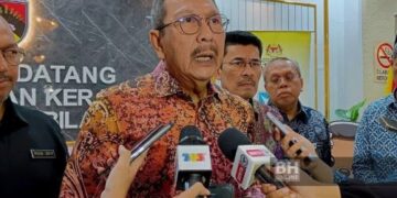 `Jangan terbabit dalam politik, pakai lambang parti’ – Amaran kepada penjawat awam