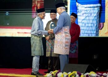 Rahim Razali terima Anugerah Tokoh Zaid Bin Thabit