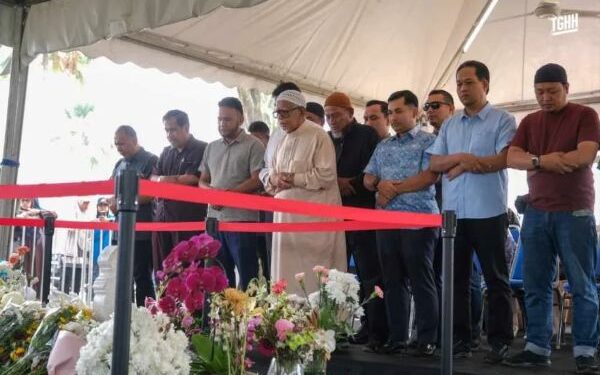 Abdul Hadi ziarah pusara Tun Dr Hasmah