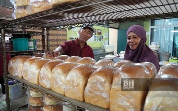 Suami isteri gigih bina jenama Roti Maria